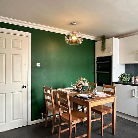 6 Guests House Old Trafford,Media City,City Centre, Free Parking マンチェスター エクステリア 写真