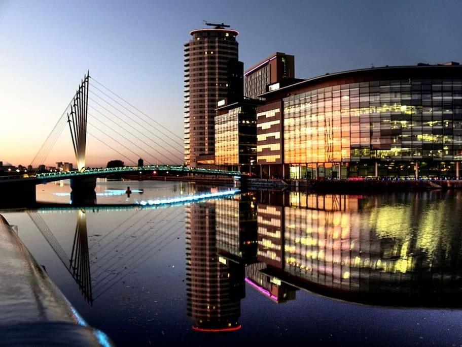 6 Guests House Old Trafford,Media City,City Centre, Free Parking マンチェスター エクステリア 写真